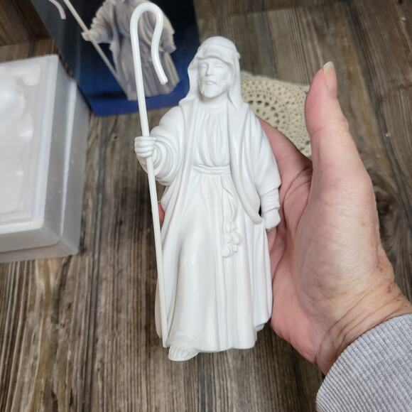 Vintage Avon Nativity The Shepherd Porcelain Figurine w Box 1983 - Picture 2 of 4